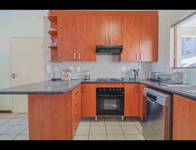 3 BEDROOM TOWNHOUSE FOR SALE IN GLENVISTA